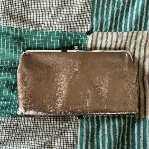 Gold Hobo clutch - Picture 3 of 5